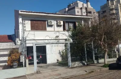 Casa com 4 quartos à venda na rua professor demophilo xavier, 93, glória, porto alegre por r$ 750.000