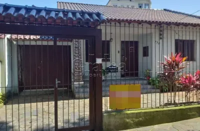 Casa com 3 quartos à venda na rua veríssimo rosa, 776, jardim botânico, porto alegre por r$ 769.000