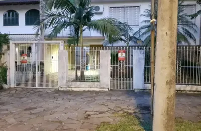 Casa com 5 quartos à venda na rua bernardo pires, 486, santana, porto alegre por r$ 1.590.000