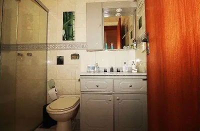 Casa com 3 quartos à venda na rua barão de cerro largo, 793, menino deus, porto alegre por r$ 1.350.000