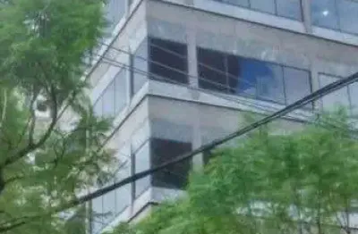 Sala comercial à venda na rua tobias da silva, 22, moinhos de vento, porto alegre por r$ 670.000