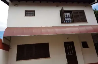 Casa com 4 quartos à venda na rua visconde do herval, 1320, menino deus, porto alegre por r$ 1.600.000