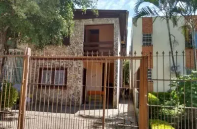 Casa com 3 quartos à venda na rua guilherme alves, 705, petrópolis, porto alegre por r$ 958.000