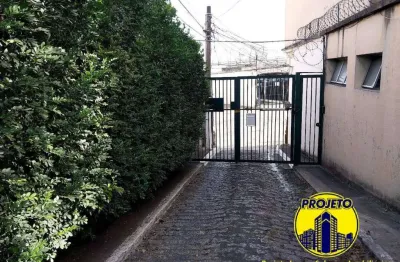 Casa térrea em vila familiar, tranquila , com muito verde!!!