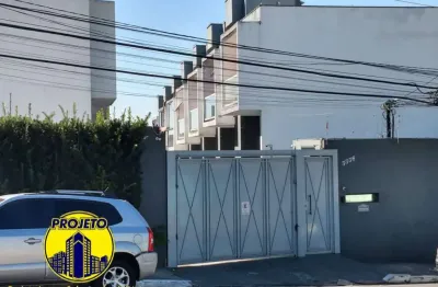 Linda casa em condomínio fechado de muito bom gosto !!!