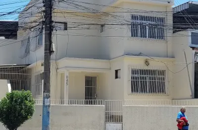 Alugo ou vendo casa  comterraço, 04 quartos, 02 banheiros, garagem.