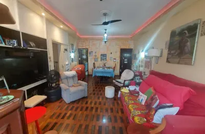 Apartamento Amplo, indevassado e muito arejado -  Segunda Quadra do Mar