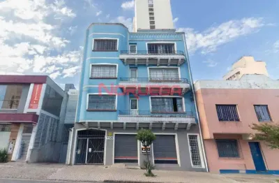 Excelente oportunidade de sala comercial para locação em Curitiba-PR, no bairro Rebouças: 3 salas, 2 banheiros, 3 vagas de garagem, 131m².