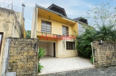 Imperdível oportunidade de casa para venda ou locação em curitiba-pr, vista alegre: 4 quartos, 1 suíte, 3 salas, 4 banheiros, 3 vagas, 166,71 m².