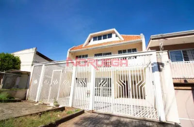 Imperdível casa com 5 quartos e 2 suítes no capão raso, curitiba-pr: 2 salas, 3 banheiros, 2 vagas e 300m²!