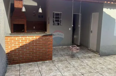 Casa á venda em salto de pirapora com 2 quartos 1 banheiro 1 edícula com 1 quarto e 1 banheiro no jardim santa maria