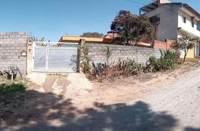 'Refúgio Perfeito: Chácara Aconchegante em Salto de Pirapora'