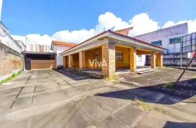Casa com terreno comercial com  1.898 m² de área total na av. 13 de maio