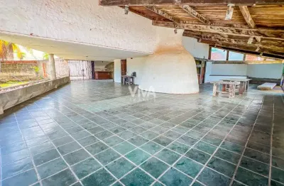 Casa com 3 quartos à venda na Rua Glaura Arruda Alcântara, 70, de Lourdes, Fortaleza