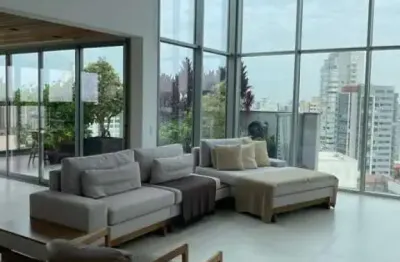 Apartamento com 220m² de área útil, 3 suítes, 3 vagas