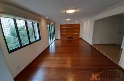 Apartamento com 212m² de área útil, 4 dormitórios sendo 2 suítes (master com closet), 4 vagas