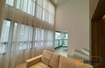 Apartamento duplex reformado com 91m² de área útil, 2 suítes, 1 vaga