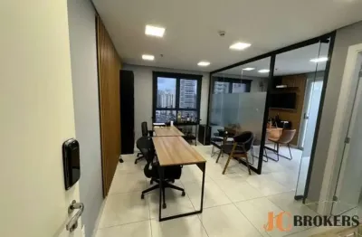 Sala comercial reformada semi-mobiliada com 35m², 2 banheiros, 1 vaga