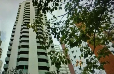 Apartamento com 140m², 4 dormitórios sendo 2 suítes, 2 vagas de garagem