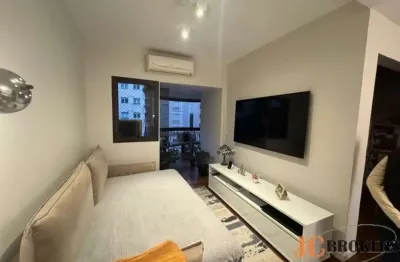 Apartamento reformado com 95 m² de área útil, 2 suítes, 2 vagas