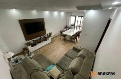 Apartamento com 95m² de área útil, sala em dois ambientes, varanda, 3 suítes, 2 vagas de garagem.