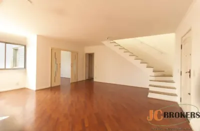 Cobertura com 195m² de área útil,  4 quartos sendo 1 suíte, 2 vagas