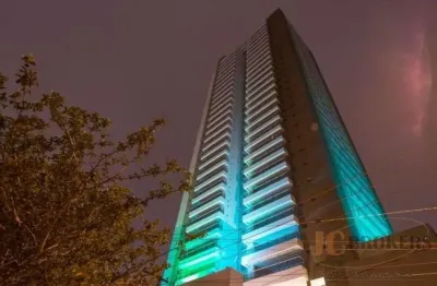 Apartamento com 138m² de área útil, 2 vagas de garagem, 3 dormitórios, 1 suíte.