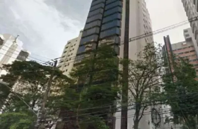 Cobertura com 315m² de área útil, 3 vagas, amplo living, 5 dormitórios sendo 3 suíites.