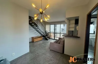 Apartamento duplex com 72 m², mobiliado, 2 suítes, living para dois ambientes, varanda, 2 vagas