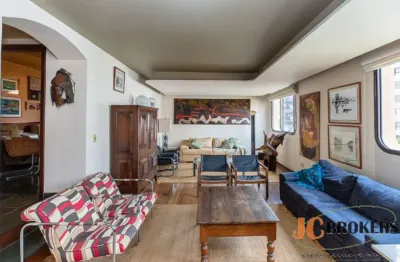 Apartamento com 210 m² de área útil, 3 dormitórios sendo 1 suíte com banheira, 4 vagas