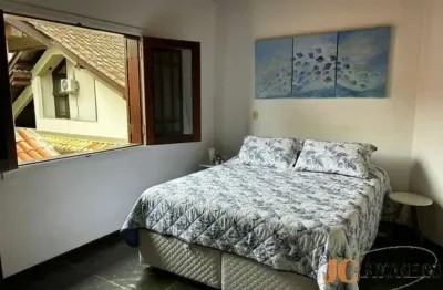 Casa em condomínio com 195m² de área útil, 5 dormitórios (2 suítes), 2 vagas