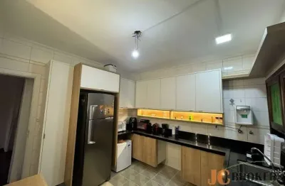 Casa em condomínio com 195m² de área útil, 5 dormitórios (2 suítes), 2 vagas