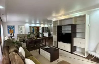 Apartamento com 216 m², 3 dormitórios, sendo 3 suítes, living para 3 ambientes, 2 vagas