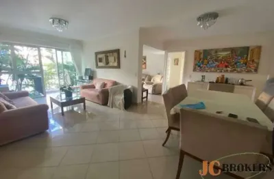 Apartamento com 167m² de área útil, 3 dormitórios sendo 1 suíte e  vagas.