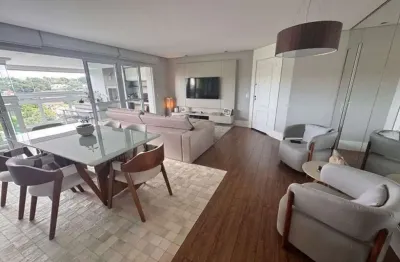 Apartamento com 154 m², 3 suítes, 2 vagas de garagem.