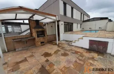Cobertura duplex com 240m², 3 dormitórios sendo 1 suíte, cozinha, área de serviço. 3 vagas
