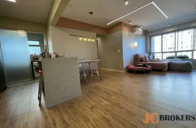 Apartamento com 84 m² de área útil, 2 dormitórios sendo 1 suíte com closet, 1 vaga