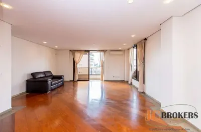 Apartamento com 200 m² de área útil, 4 dormitórios sendo 2 suítes, 3 vagas