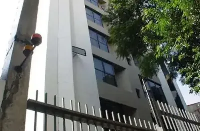 Apartamento com 32m² de área útil, 1 vaga, 1 dormitório sendo 1 suíte, 2 banheiros, varanda.