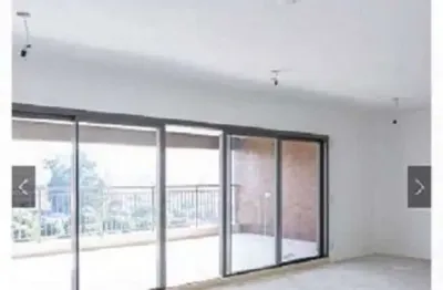 Apartamento com 244m² de área útil, living, varanda, 3 dormitórios sendo 3 suítes, 3 vagas