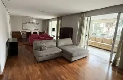 Apartamento com 222m² de área útil, 4 dormitórios sendo 2 suítes, 3 vagas