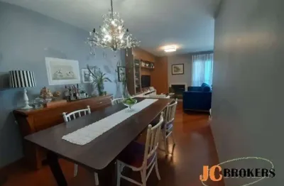 Apartamento com 178 m², 4 dormitórios, sendo 4 suítes, living para 2 ambientes, 4 vagas