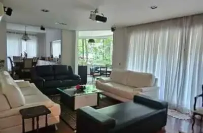Apartamento com 270m² de área útil, 4 suítes, 3 vagas