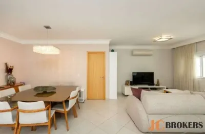 Apartamento com 126m² de área útil, 2 dormitórios sendo 1 suíte, 2 vagas.