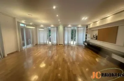 Casa em condomínio fechado com 266m² de área útil e 316m² de área construída