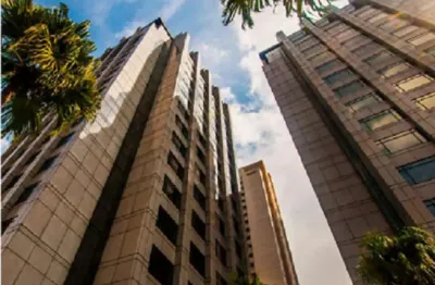 Conjunto comercial com 381 m² de área útil, 14 vagas de garagem