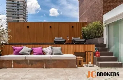 Cobertura duplex com 220m² com terraço espetacular com uma vista incrível, possui piscina, solarium.
