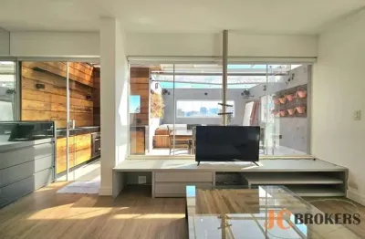 Cobertura mobiliada com 118 m² de área útil,  2 vagas