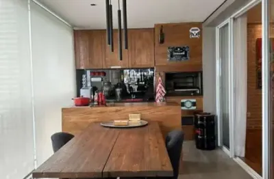 Apartamento com 222m² de área útil, 4 dormitórios sendo 2 suítes, ar condicionado, 3 vagas