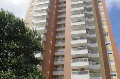 Apartamento com 195m² de área útil, 3 vagas de garagem, living ampliado, 3 suítes.